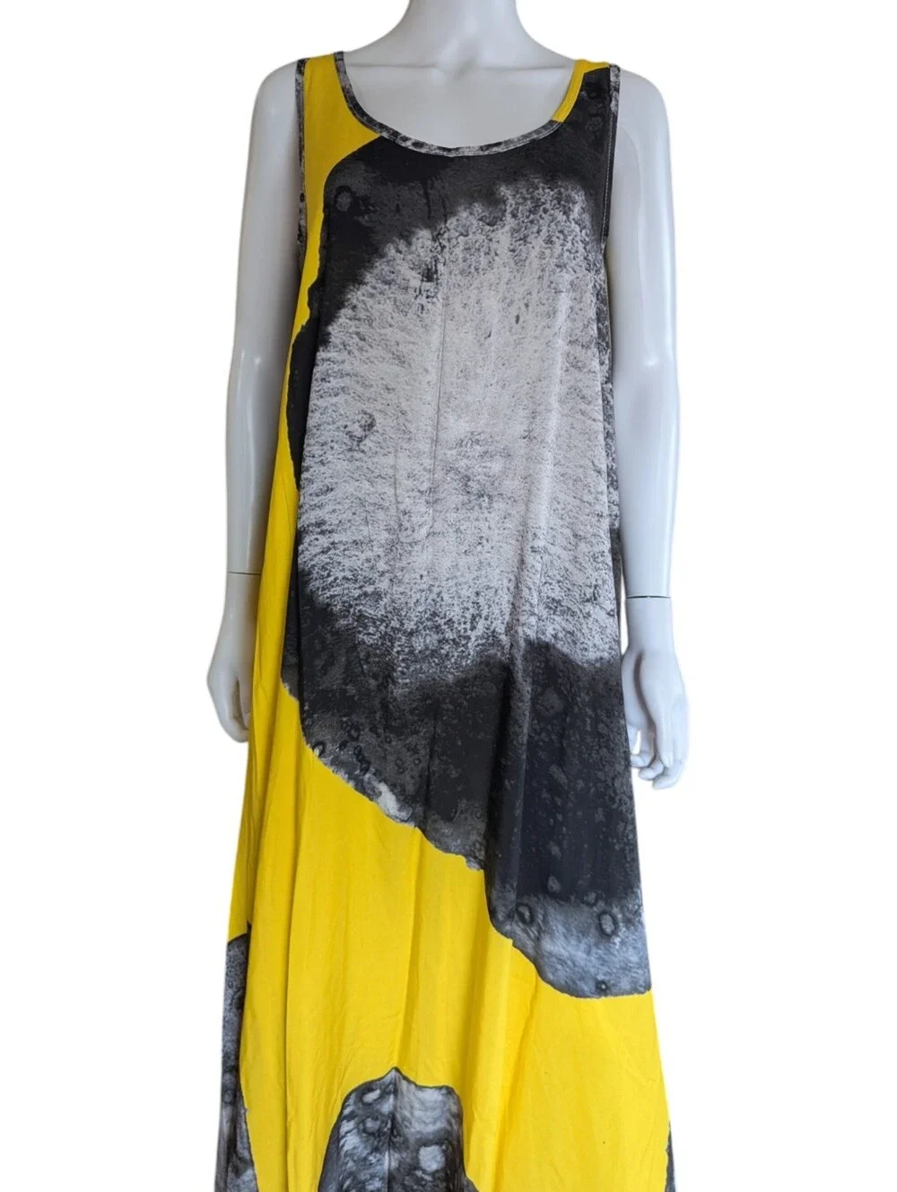 Sleeveless Yellow & Gray Graphic Maxi Dress - Picture 3 of 7